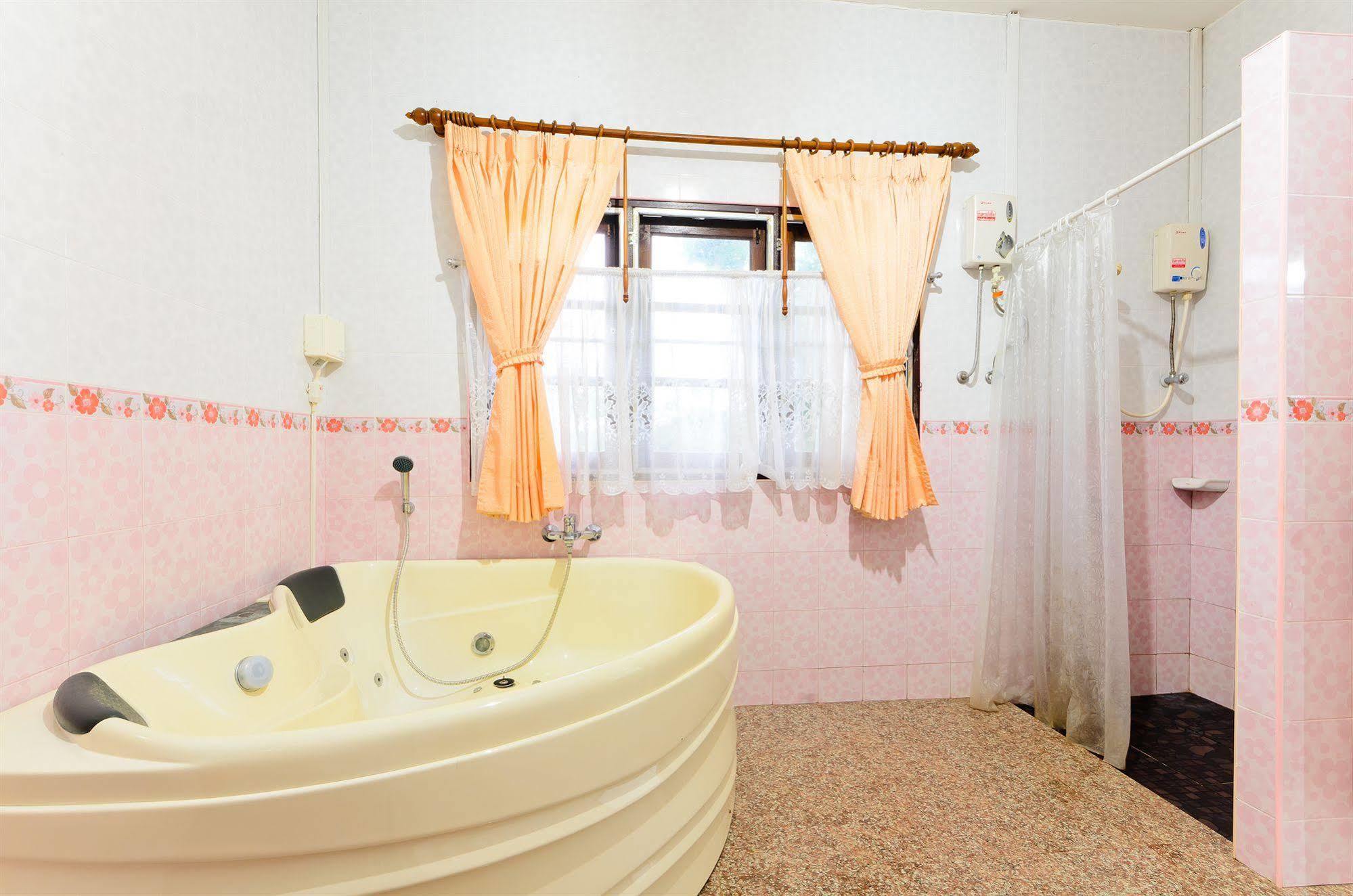 Sananwan Beach B&B Bang Saphan Noi Exterior foto
